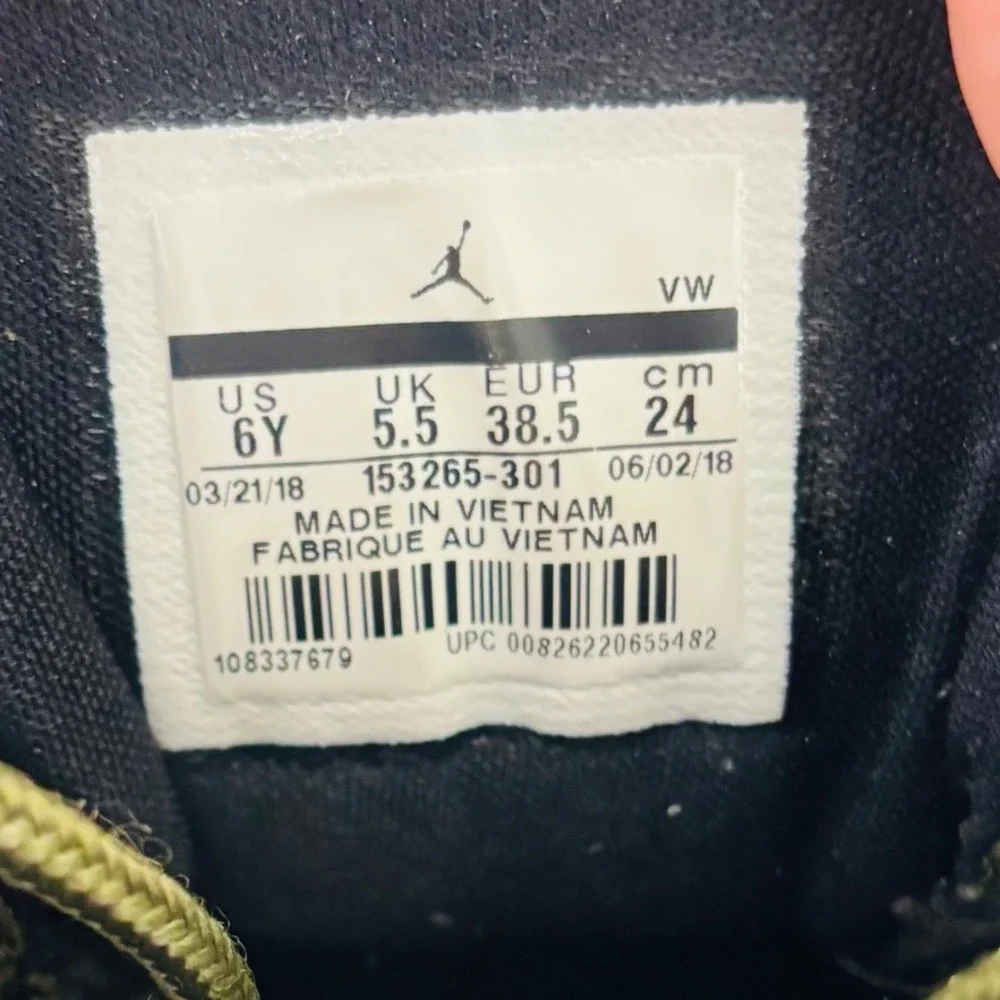 Nike Air Jordan 12 Retro Olive Green CP3 Class of 2003 Shoes Size 6Y 153265-301